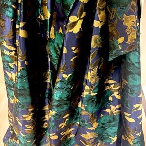 Ball gown style dress. Purchased at Macys. Worn once for a wedding.